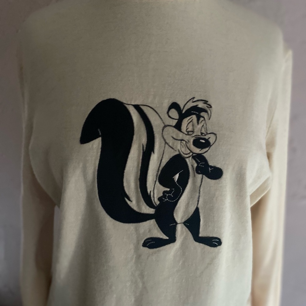 Iceberg sweater with Pepe la pew - Picture 10 of 15